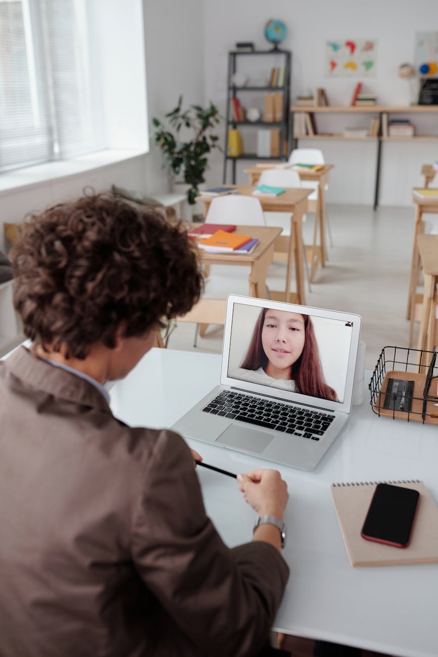 Introducción a la Creación de Cursos Online: Aprende Gratis a Desarrollar tu Propia Plataforma Educativa